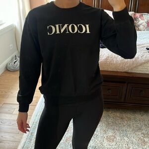 ICONIC crew neck sweater size XS